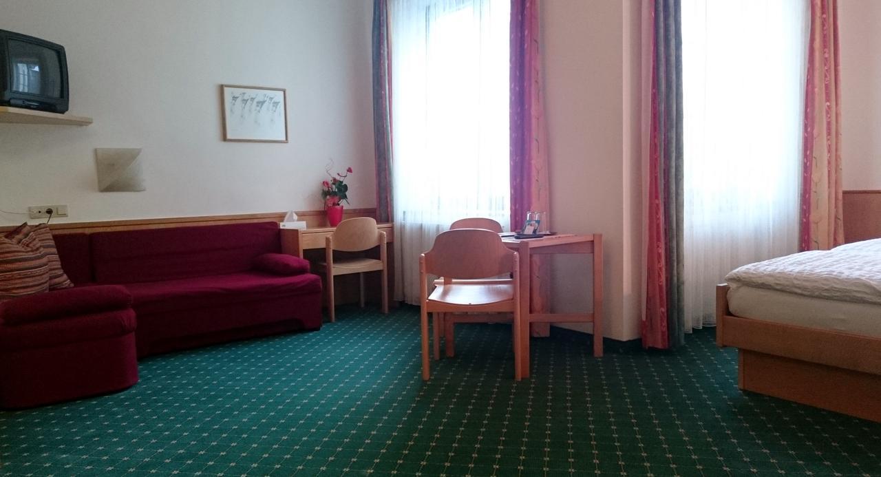 Hotel Zum Goldenen Hirschen Göstling an der Ybbs Екстериор снимка