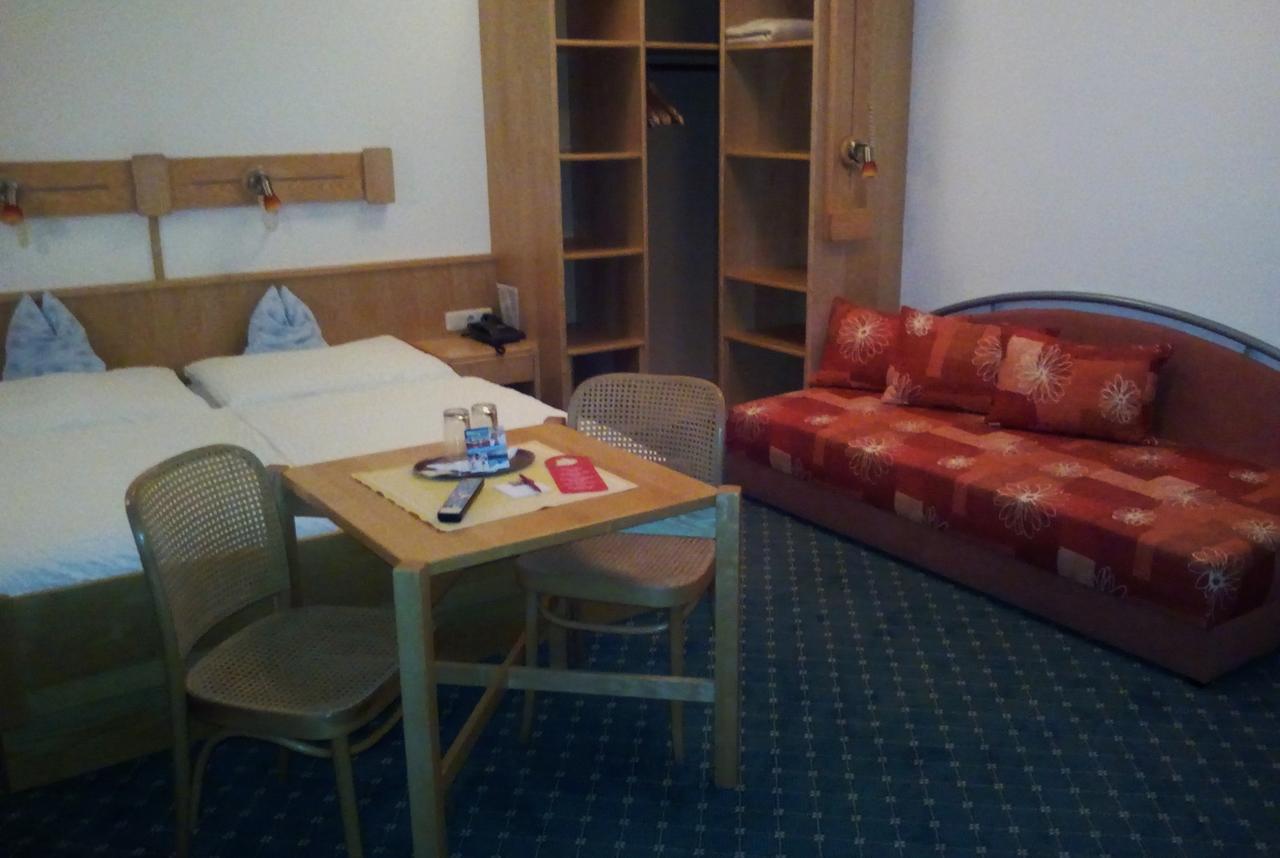 Hotel Zum Goldenen Hirschen Göstling an der Ybbs Екстериор снимка