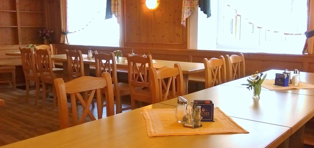Hotel Zum Goldenen Hirschen Göstling an der Ybbs Екстериор снимка
